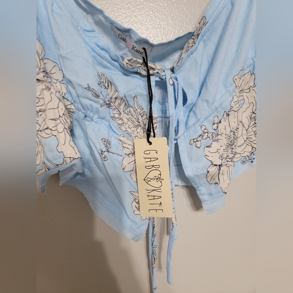 NWT Gab & Kate pastel blue and white floral crop top Size L 100% Rayon - Picture 6 of 10